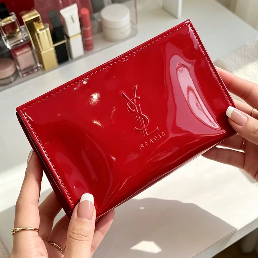 Czerwona kosmetyczka YSL z lak – Luxury Skincare Logo recenzja i cena